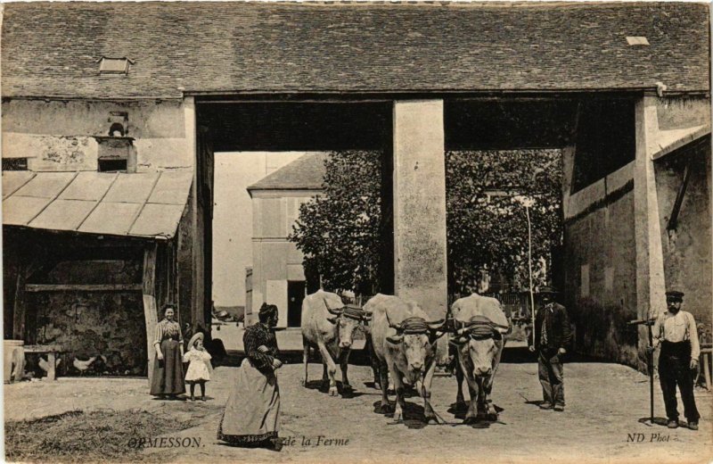 CPA ORMESSON Intérieur de la Ferme (869566)