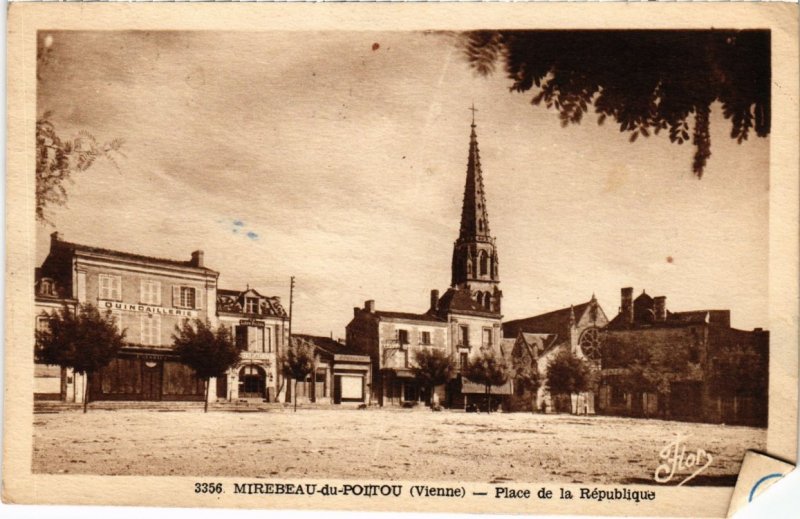 CPA Mirebeau-du-poitou (Vienne) - Place de la République (111552)