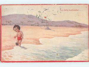 Pre-Linen comic foreign CHILD GETS PINCHED BY CRAB AT THE BEACH HL9138