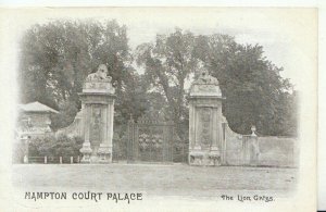 Middlesex Postcard - Hampton Court Palace - The Lion Gates - Ref TZ6522