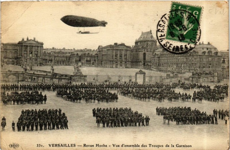 CPA VERSAILLES Revue Hoche Vue d'ensemble des Troupes de la Garnison (657612)