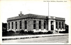 Postcard United States Post Office Building in Maquoketa, Iowa