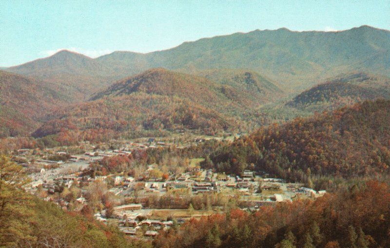 Vintage Postcard 1930's Bird's Eye View Business Section Gatlinburg Tennessee