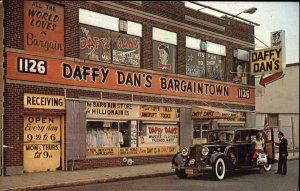 Elizabeth NJ Daffy Dan's Bargaintown Store Storefront Postcard 1974 SCARCE!