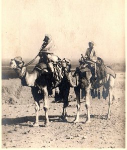 c1910 CAIRO EGYPT CAMEL DRIVERS IN DESERT PHOTO RPPC POSTCARD P504