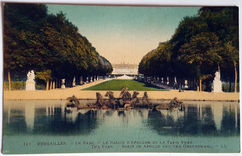 5 VINTAGE POSTCARDS OF VERSAILLES. Several Printers. UNUSED!!!