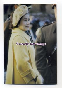 pq0114 - Queen Elizabeth at Tidworth 1977 - postcard