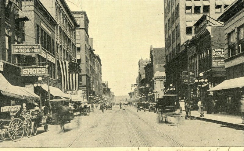 Postcard Early  View of Walnut Street, Looking East, Des Moines, Ia.    aa6