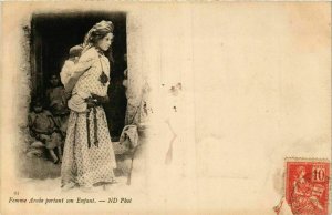 CPA AK ND 93 Femme Arabe portant son Enfant TUNISIE (798860)