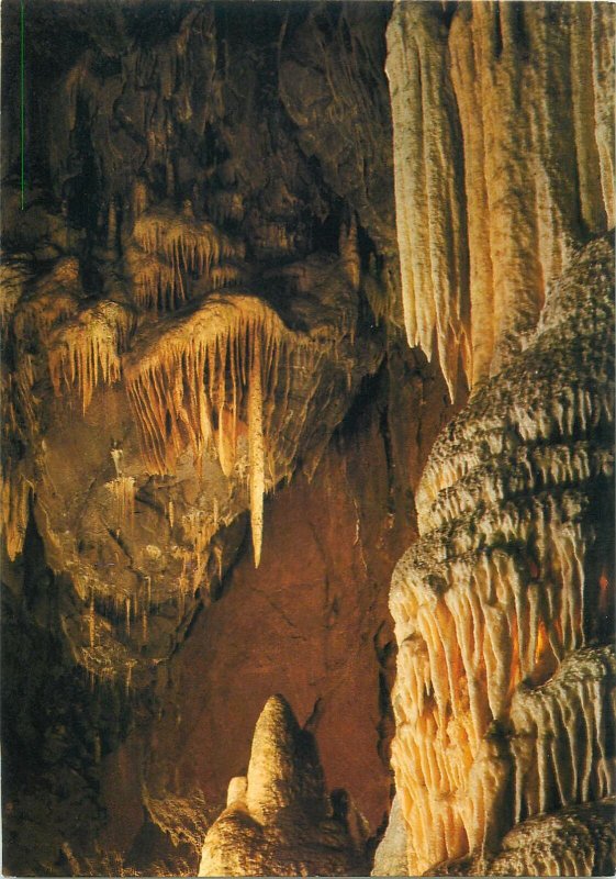 Czech Republic Grottes de Punkva Le Dome fabuleux Postcard