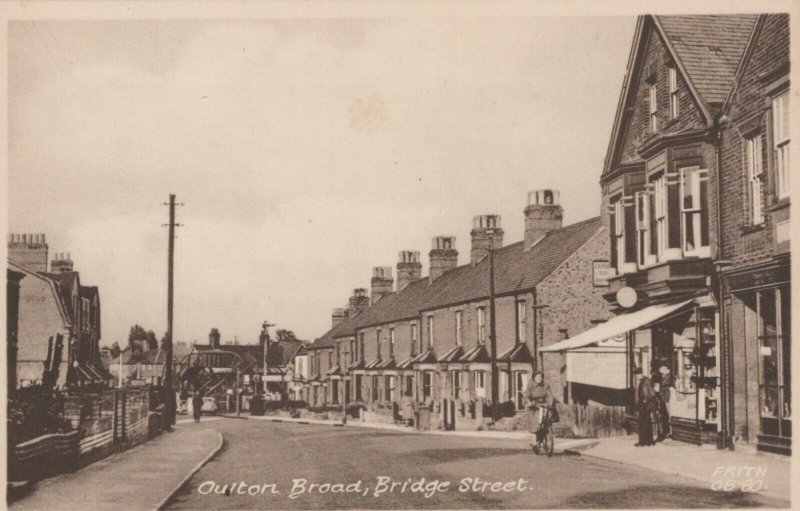 Suffolk Postcard - Oulton Broad, Bridge Street     RS22574