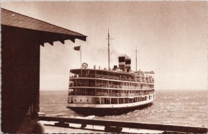 SS 'Tadoussac' Ship leaving Murray Bay Quebec Canada Unused Postcard H23