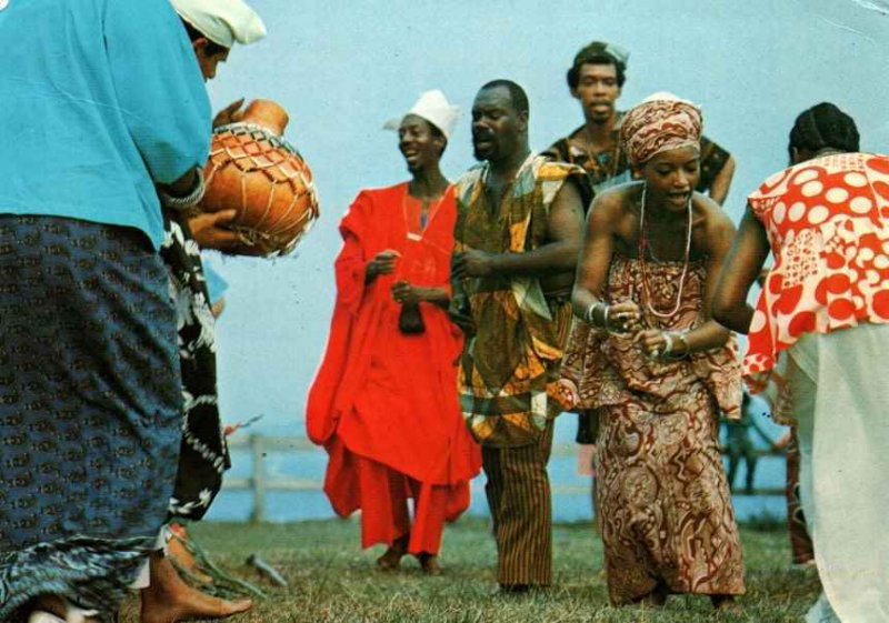 VINTAGE CONTINENTAL SIZE POSTCARD YORUBA DANCERS IN NIGERIA POSTED 1979