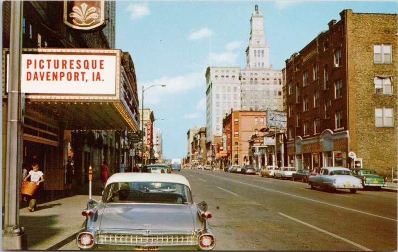 Davenport IA Third Street looking East Unused Vintage Postcard H21