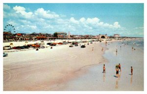 Postcard BEACH SCENE Daytona Beach Florida FL AR1402