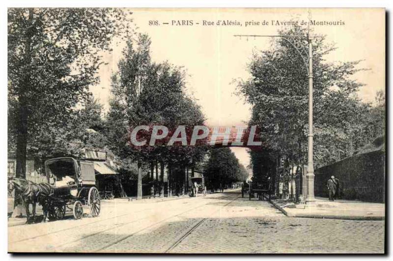 Paris (14) Street D & # 39Alesia taking the & # 39Avenue Postale Montsouris h...