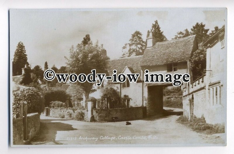 tp8917 - Wilts - The Archway Cottages, in Castle Combe Village - Postcard 