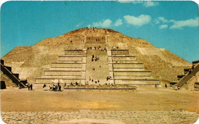 CPM AK Mexico La Plaza y la Piramide de la Luna MEXICO (599197)
