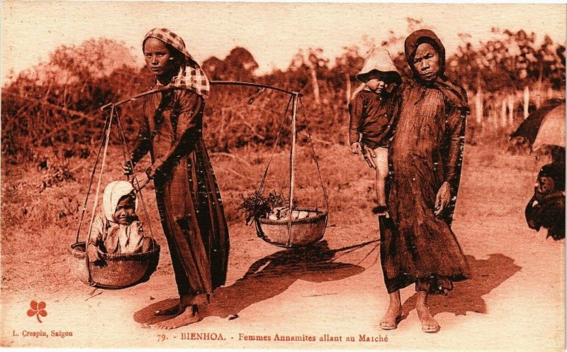 VIETNAM INDOCHINE - Cochinchine - Bienhoa - Femmes Annamites allant (190144)