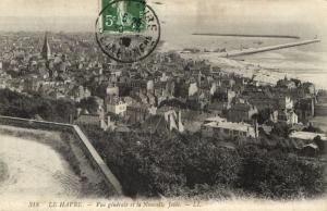 CPA Le HAVRE - Vue générale et la Nouvelle Jetée (201098)