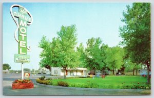 Rocky Ford Colorado~Curve Motel~Closeup of Neon Sign~Roadside Hwy 50~1950s Cars