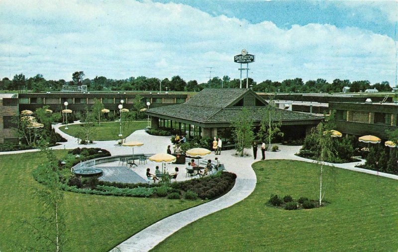 GALESBURG, Illinois IL   SHERATON MOTOR INN Grounds~Patio  ROADSIDE  Postcard
