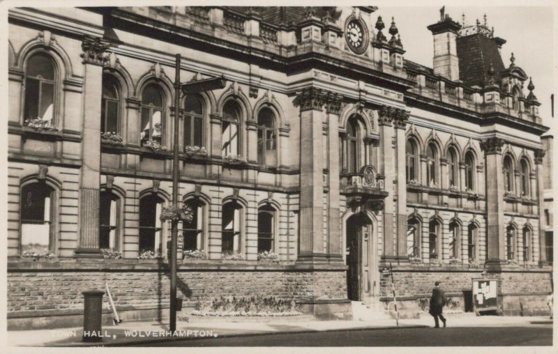 Staffordshire Postcard - The Town Hall, Wolverhampton RS22983
