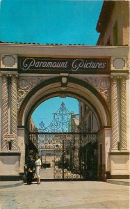 Postcard California Hollywood Paramount Main Gate 1950s Colorpicture 23-7548