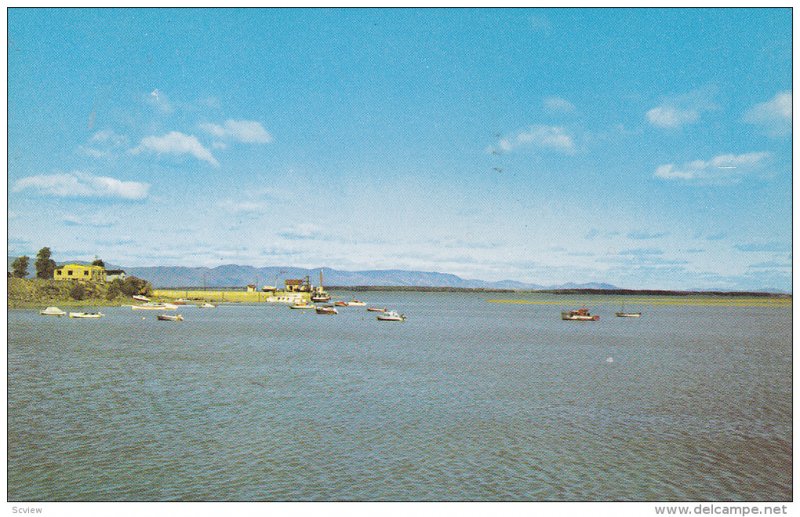 Le Quai de Montmagny sur la majestueux fleuve St. Laurent, Quebec, Canada, PU...