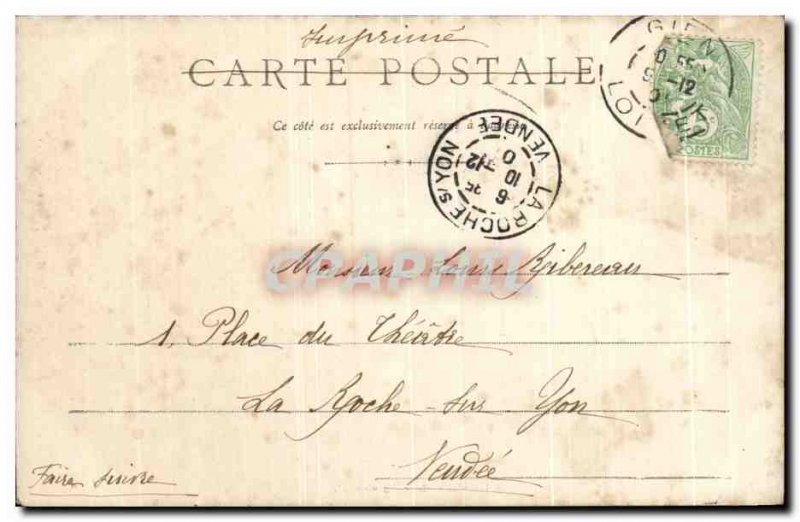 Postcard Old Gien Wells has two floors