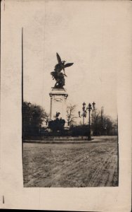 A monument in Paris   PC