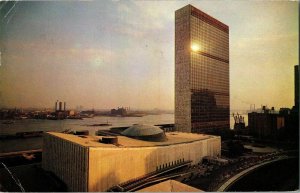 United Nations 42nd Street 1st Aventue 3c Liberty Postcard Vintage UNP Unused