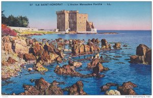 ILE SAINT-HONORAT, L'Ancien Monastere Fortifie, Cannes, Alpes Maritimes, Fran...