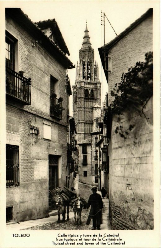 CPA Toledo Calle tipica y torre de la Catedral SPAIN (743829)