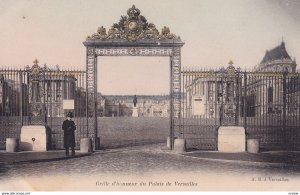 VERSAILLES, Yvelines, France, 1900-1910s; Grille D'Honneur Du Palais De Versa...