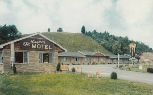 PIGEON FORGE , Tennessee, 1940-1960s; Wayne's Motel