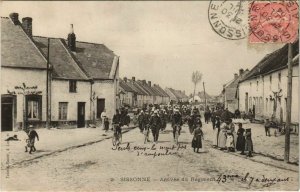 CPA Sissonne Arrivee du Regiment FRANCE (1052045)