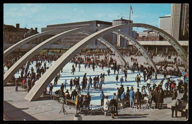 Artificial ice-skating rink - Nathan Phillips Square