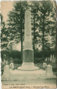 CPA La FERTÉ MACÉ Monument aux Morts (150943)