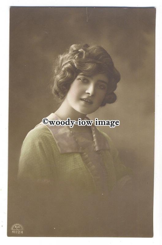 gla0066 - Lovely Young Woman in a Pink & Green Outfit  - postcard