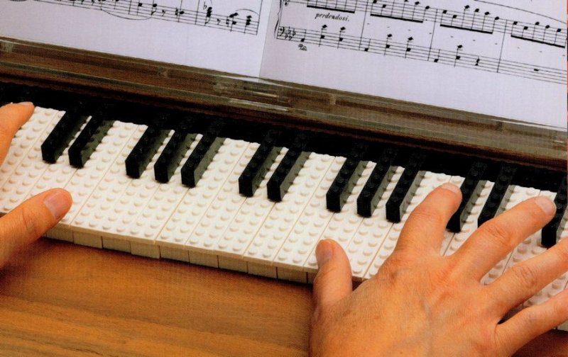 Piano Pianist Miniature Keyboard & Sheet Music Childrens Lego Toy Postcard