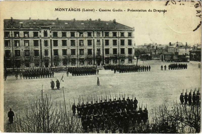 CPA Militaire - MONTARGIS - Caserne Gudin - PRESentation (90144)