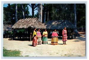 Vintage Seminole Indian Village, Silver Springs Flordia. Postcard P109E