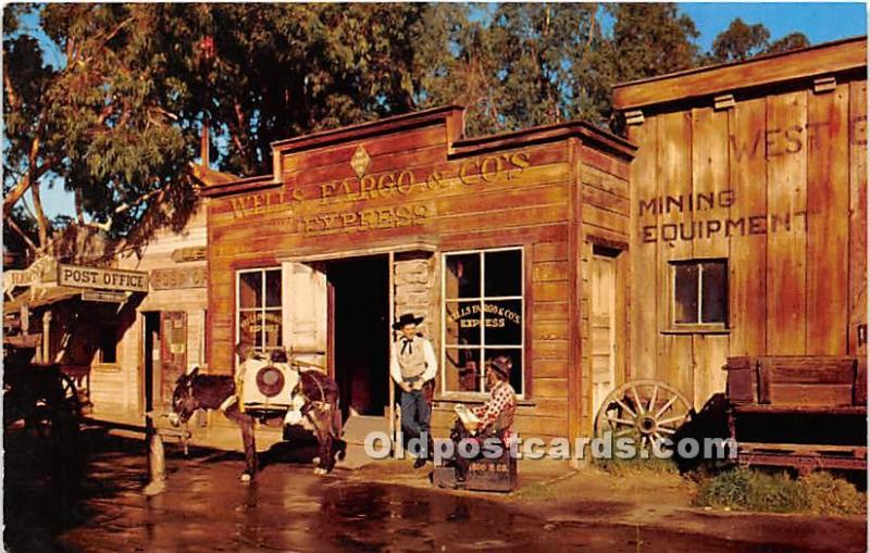 The Sheriff and a prospector discuss world affairs Knott's Berry Farm, Ghost ...