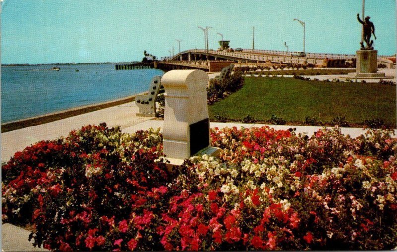 VINTAGE POSTCARD MEMORIAL PARK AND LAWNED GARDENS AT CLEARWATER FLORIDA