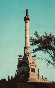 Postcard The Soldier's & Sailor's Monument State Capitol Lawn Des Moines Iowa IA