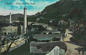 92369 - GIBRALTAR - VINTAGE   POSTCARD -  TOWN from the SOUTH