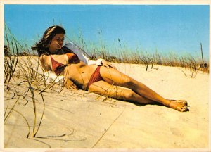 Sunning on a Florida Beach Glamour Woman Unused 