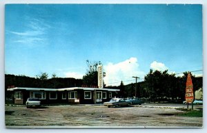 MUNISING, Michigan MI ~Roadside RED CEDAR RESTAURANT Alger County 1960s Postcard