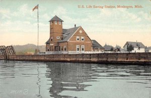 Muskegon Michigan US Life Saving Station Vintage Postcard AA39390
